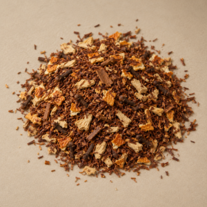 Rooibos, gingembre, écorce d'orange, cannelle et girofle en mélange